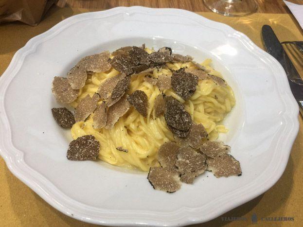 Pasta fresca con trufa negra. Eataly